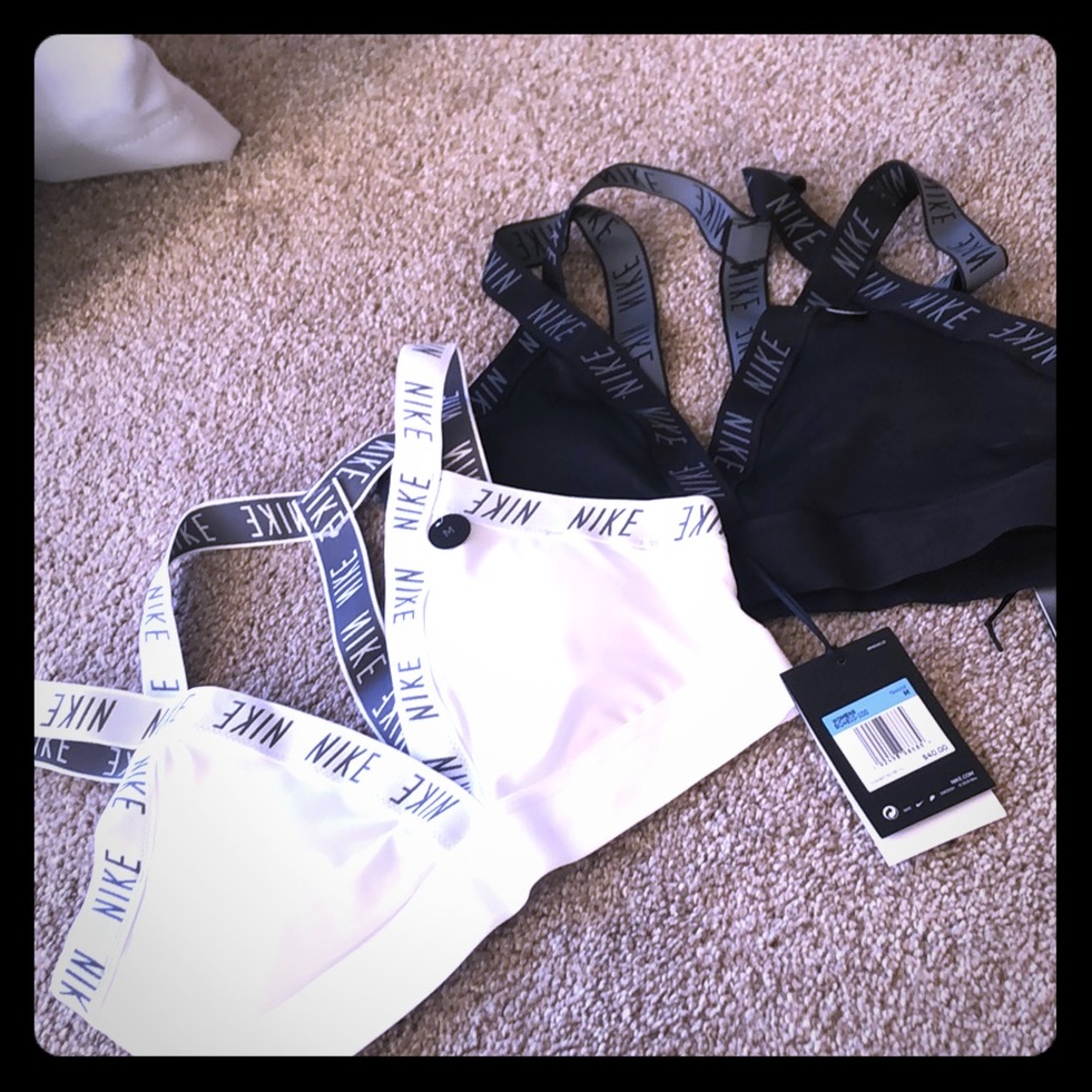 2 NEW Nike sports bras Medium black white